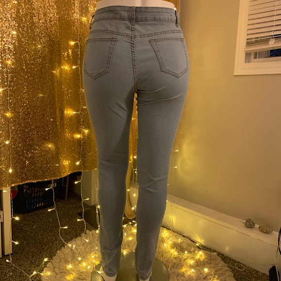 Fashion Nova‼️ Distressed Skinny Jeans - Picture 6 of 7